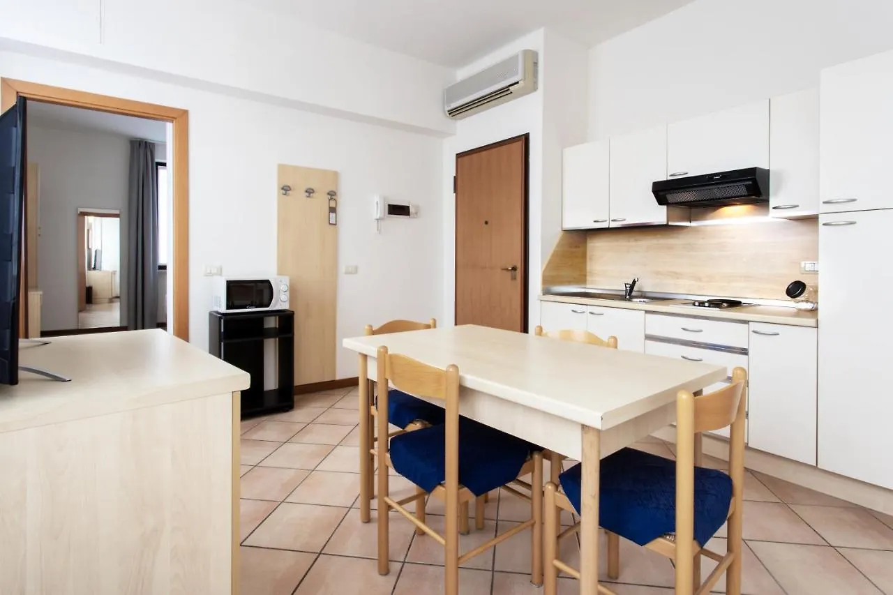Residenza Cavour Aparthotel Parma 2*,
